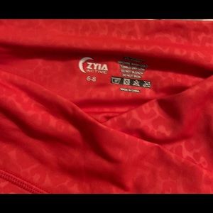 Red leggings zebra print